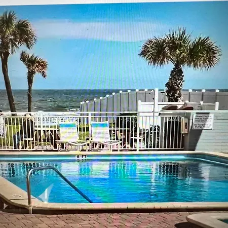 Coastal Waters 103 Aparthotel